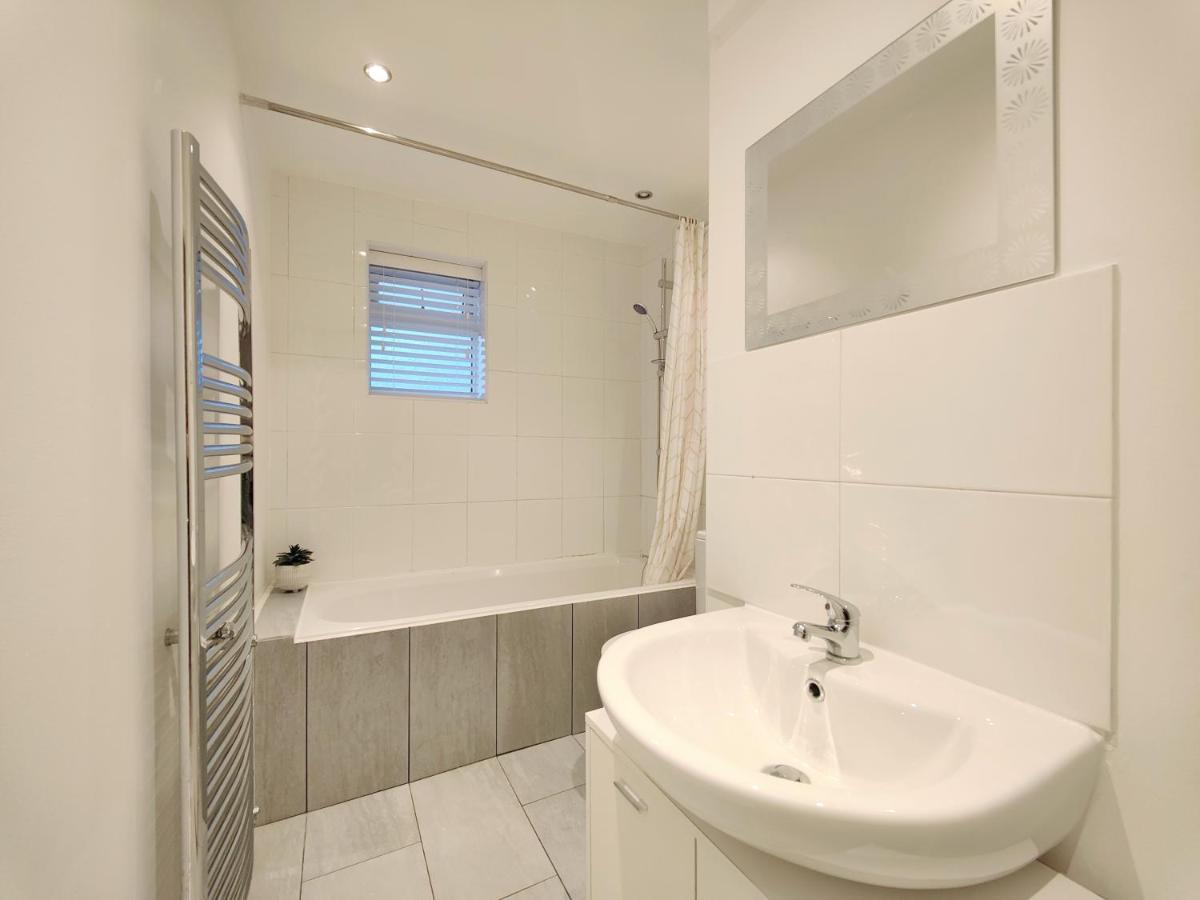 Villa Stott House - Bright Spacious Townhouse 15 Minutes To Central Manchester With Free Parking Extérieur photo